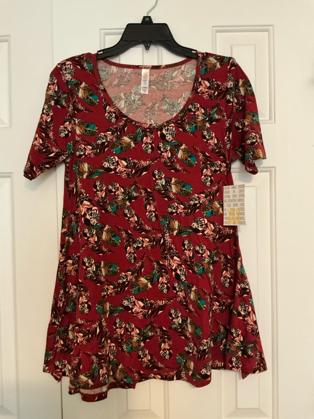 Lularoe NWT XXS Perfect Tee - Feathers